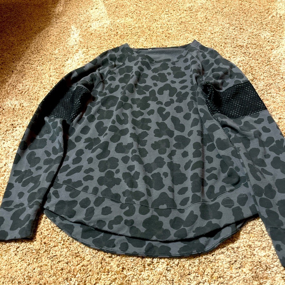 Women’s gray and black leopard  🐆 print Academy sports sweatshirt